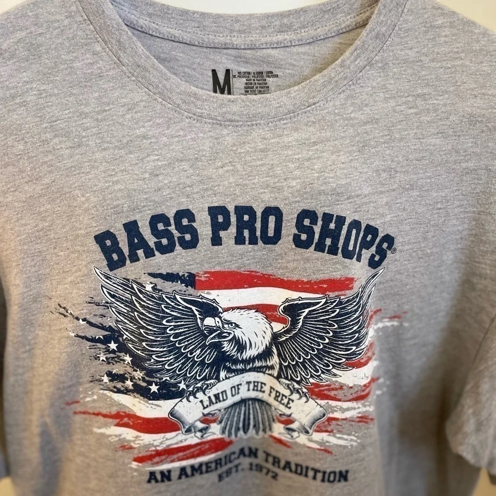 Men’s Red white and blue Bass Pro Shop shirt - Picture 2 of 2